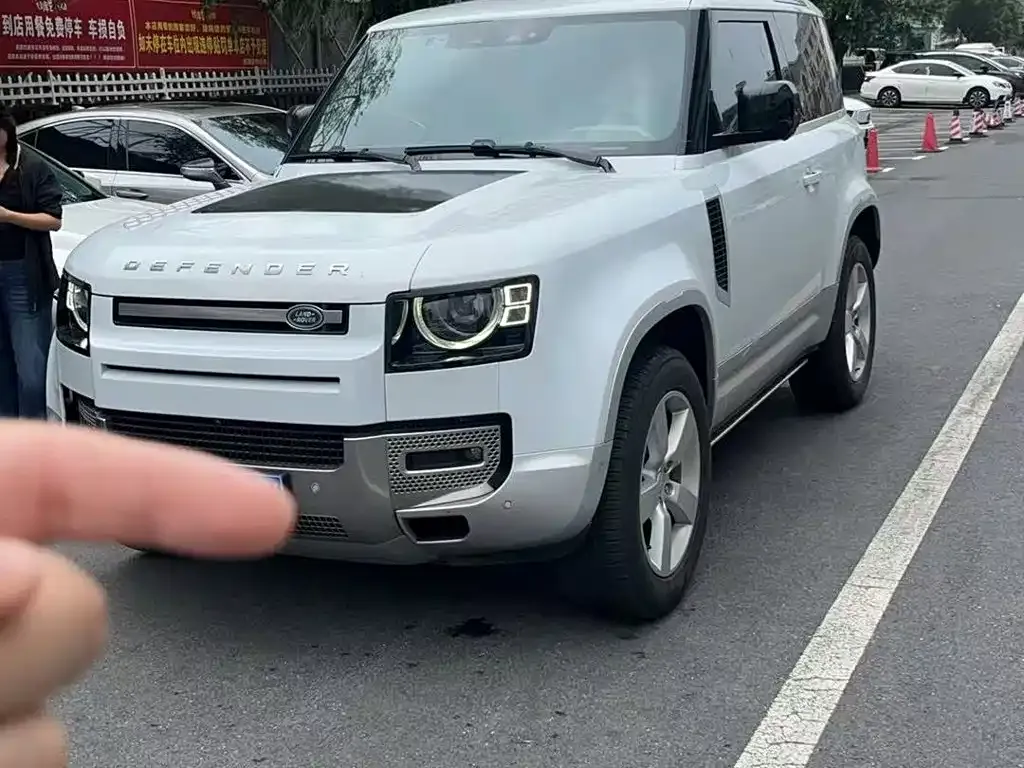 Land Rover Defender — фото 1