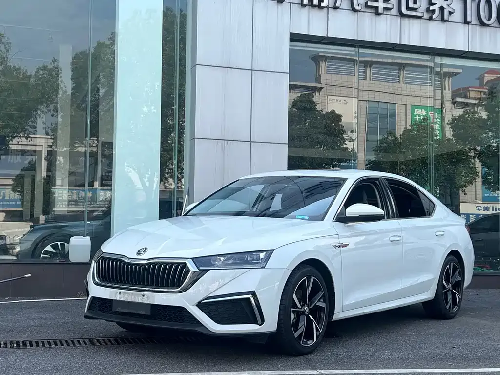 Skoda Octavia — фото 1