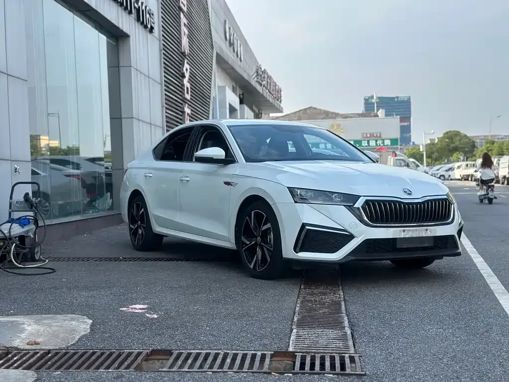 Skoda Octavia — фото 4