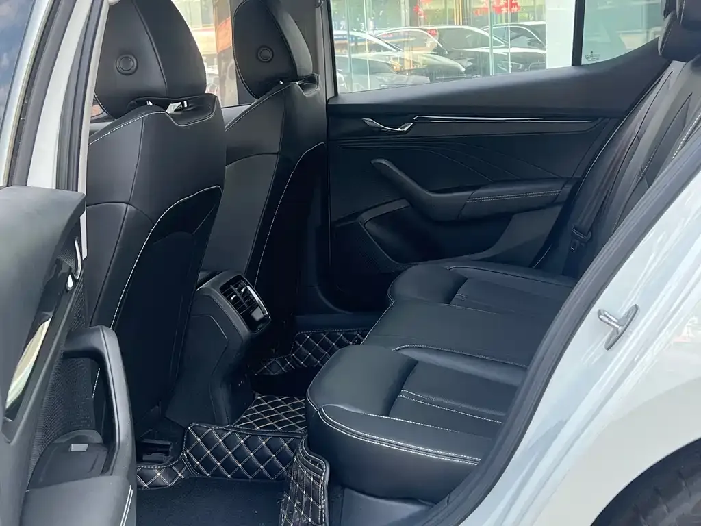 Skoda Octavia — фото 10