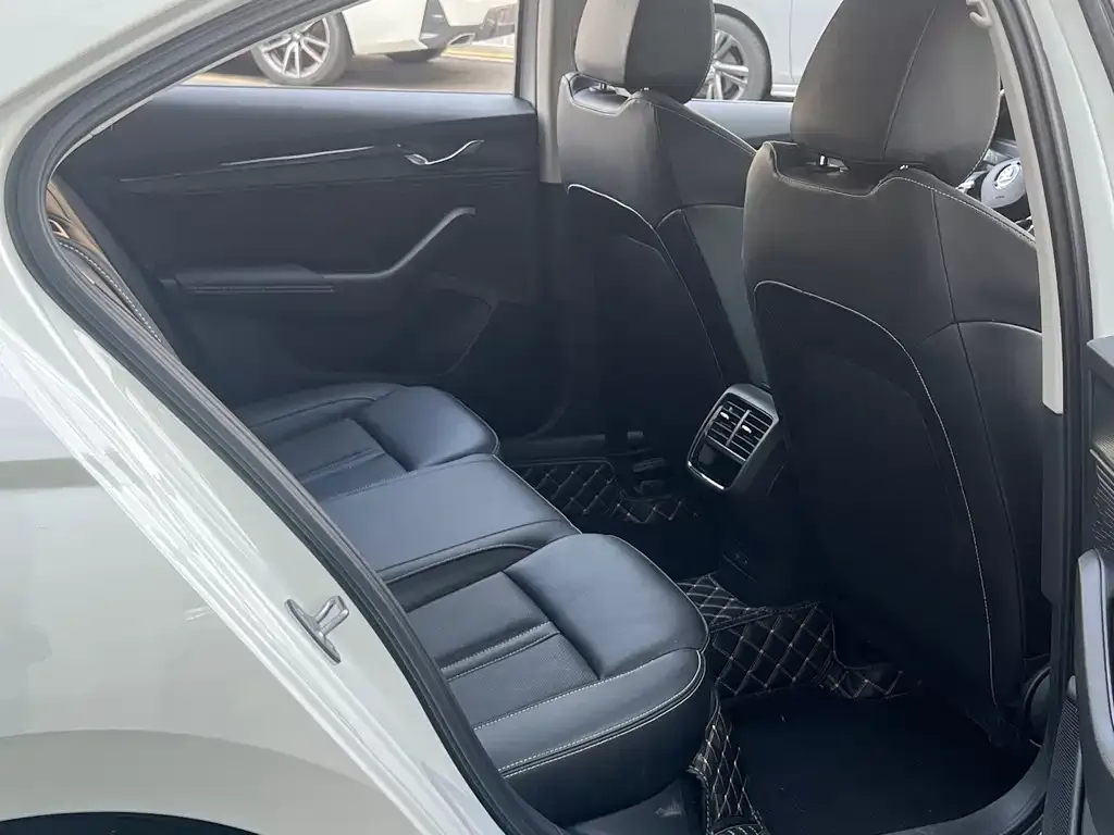 Skoda Octavia — фото 6