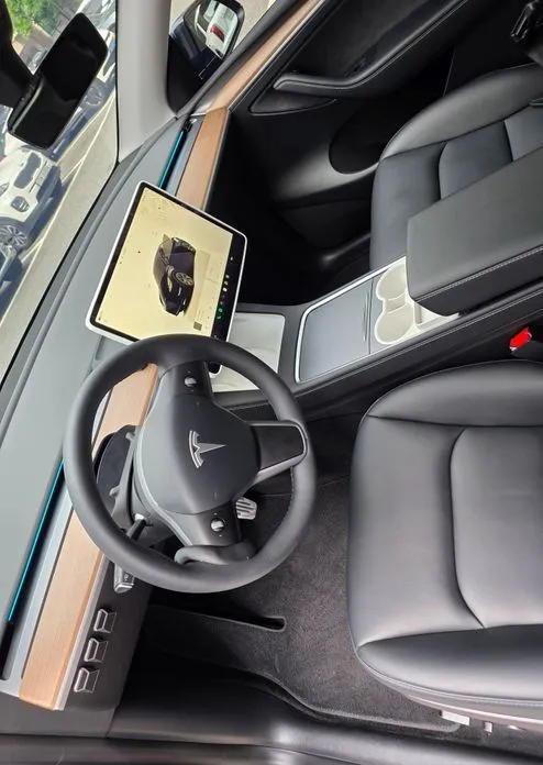Tesla Model Y — фото 9