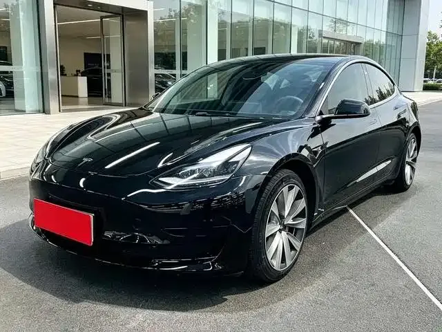 Tesla Model 3 — фото 1
