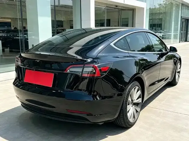 Tesla Model 3 — фото 3