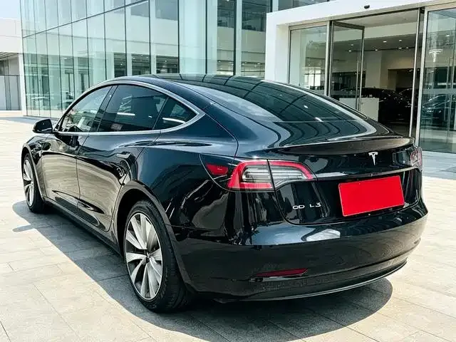 Tesla Model 3 — фото 7