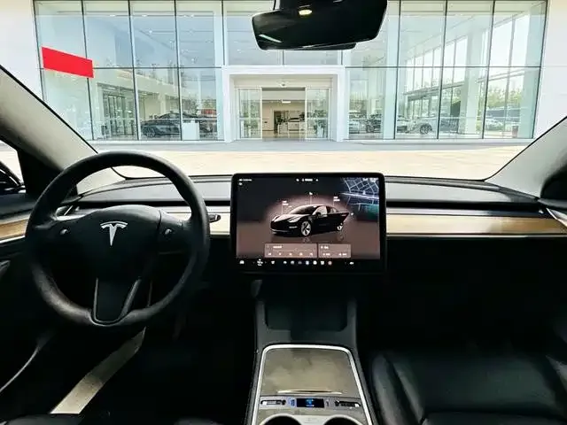 Tesla Model 3 — фото 2