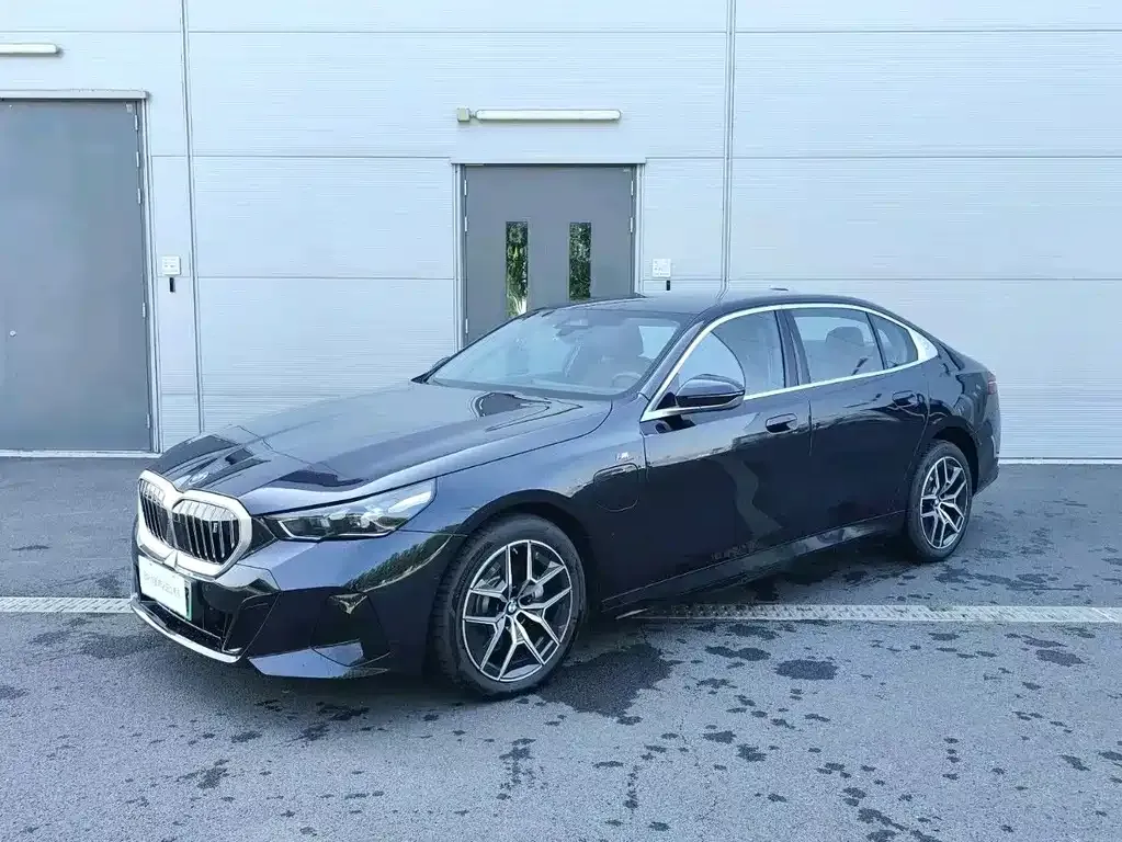BMW i5 — фото 1