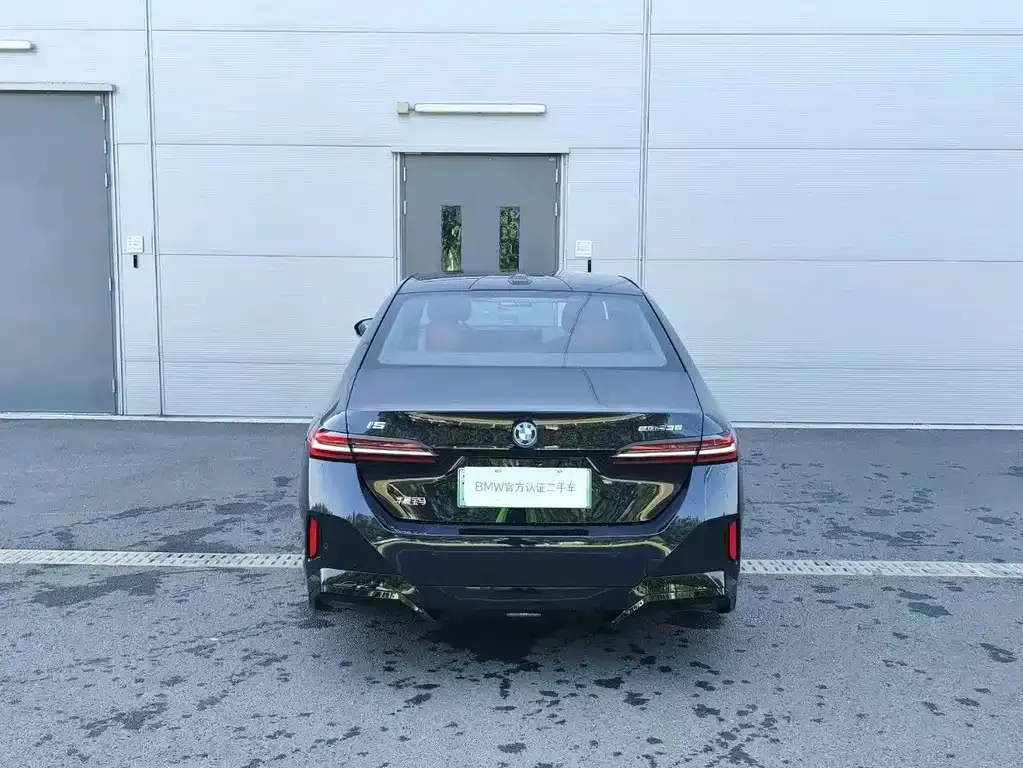 BMW i5 — фото 5
