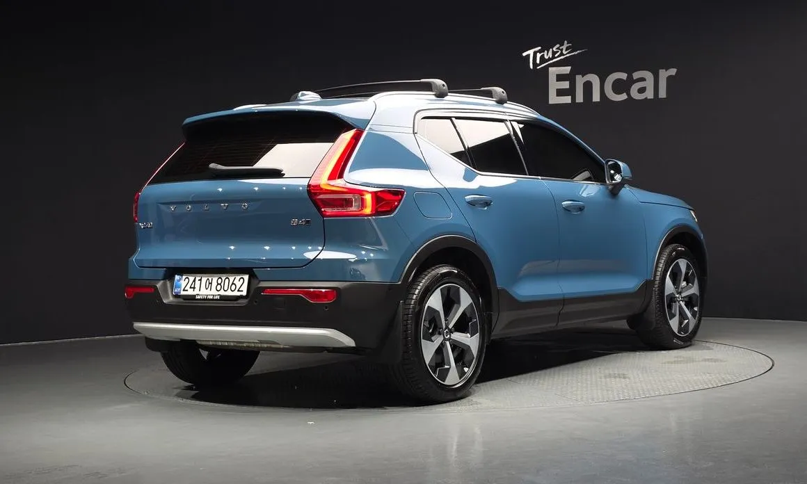Volvo XC40 — фото 8