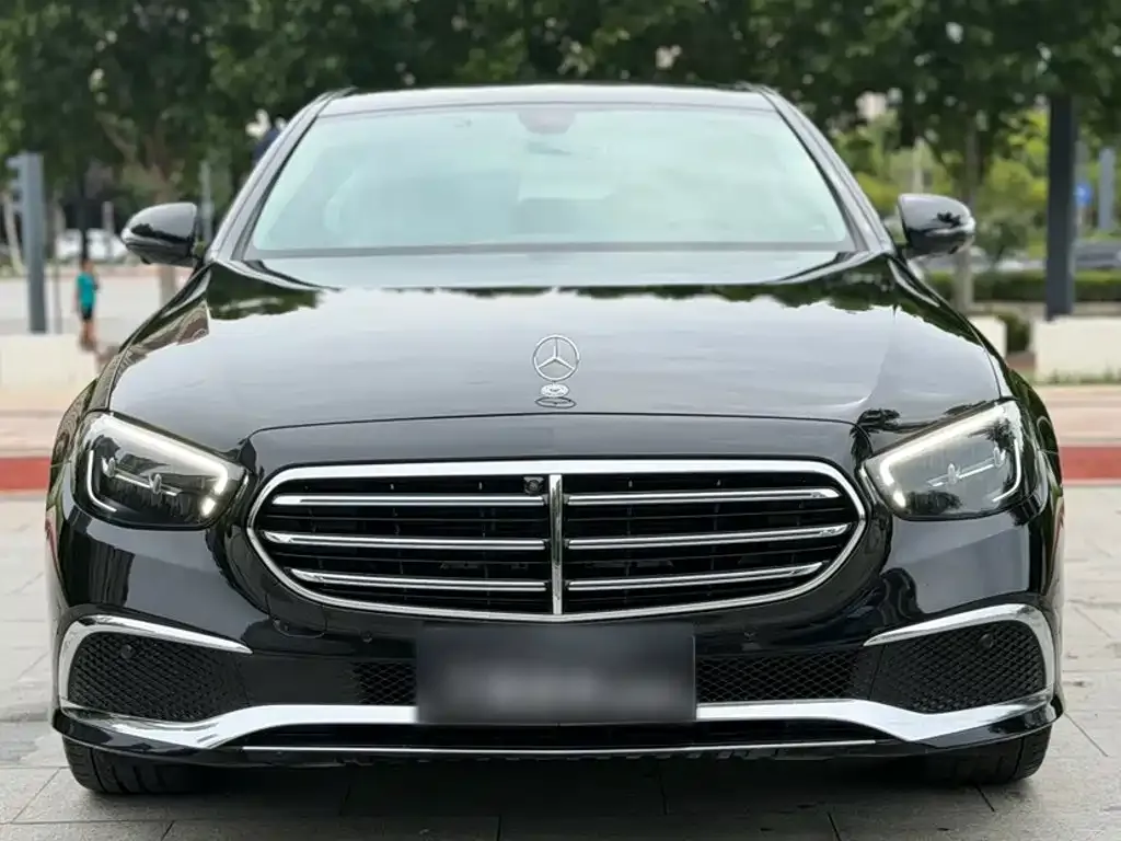 Mercedes-Benz E-Class — фото 2