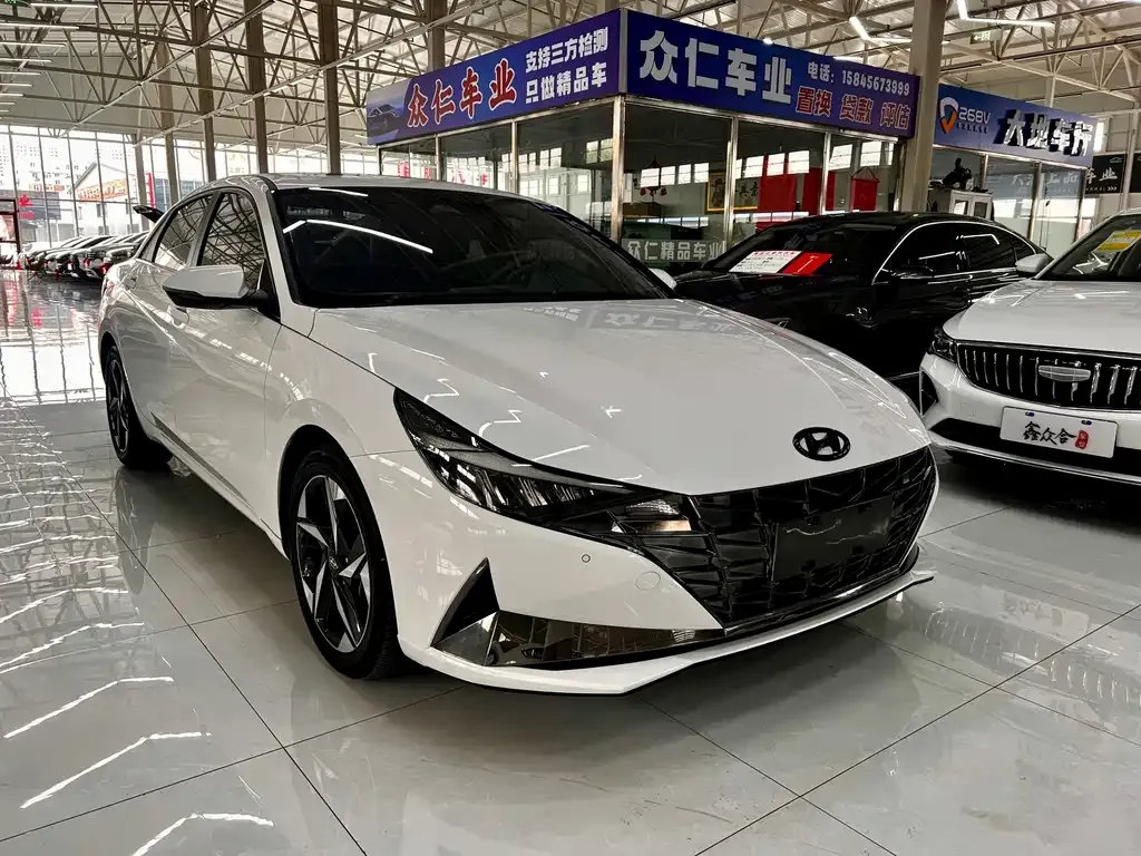 Hyundai Elantra — фото 10