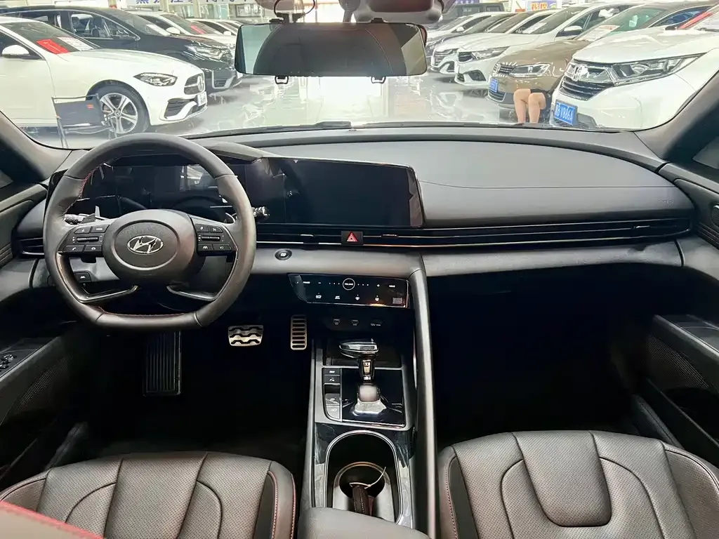 Hyundai Elantra — фото 3