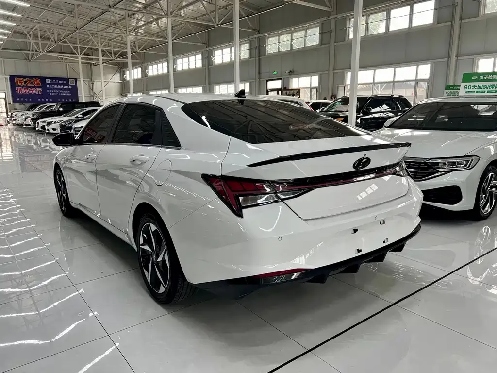 Hyundai Elantra — фото 7