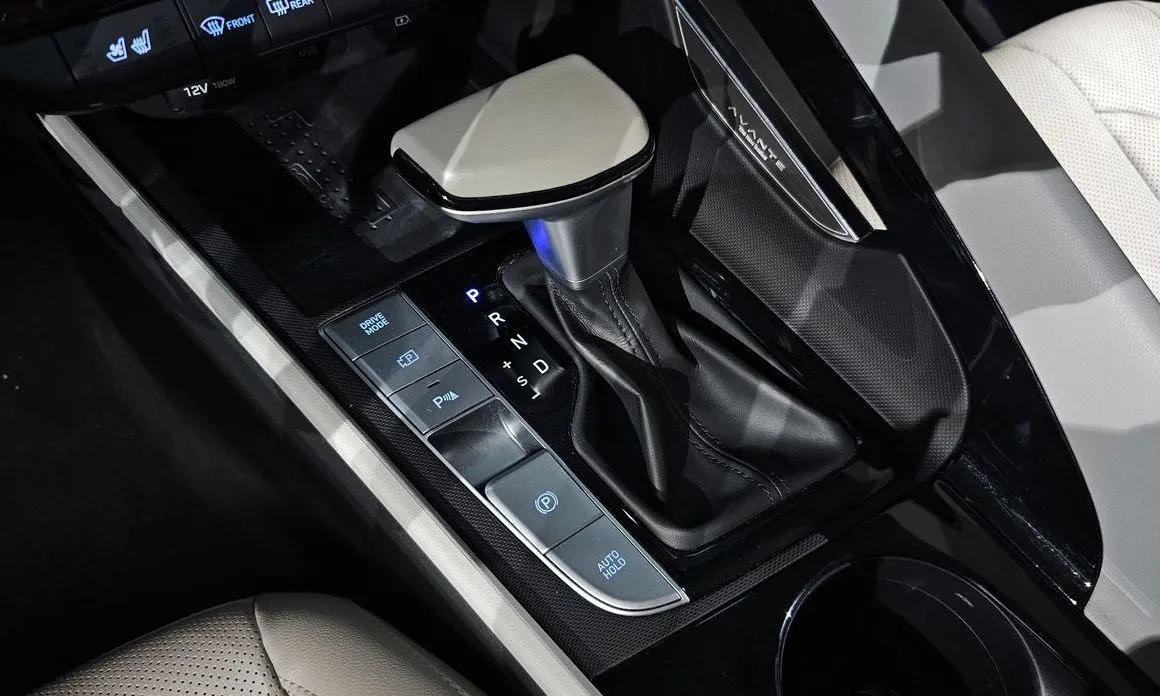 Hyundai AVANTE — фото 8