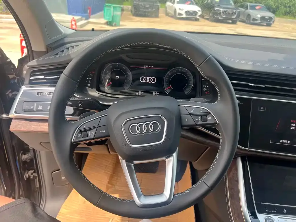 Audi Q7 — фото 10