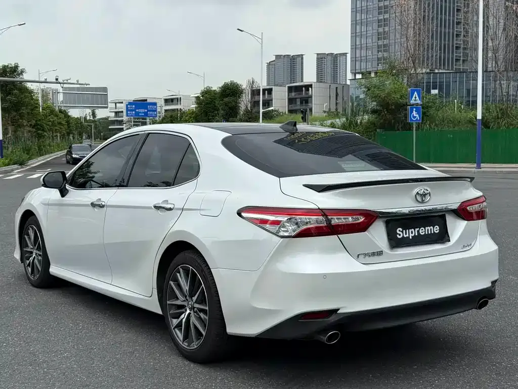 Toyota Camry — фото 10