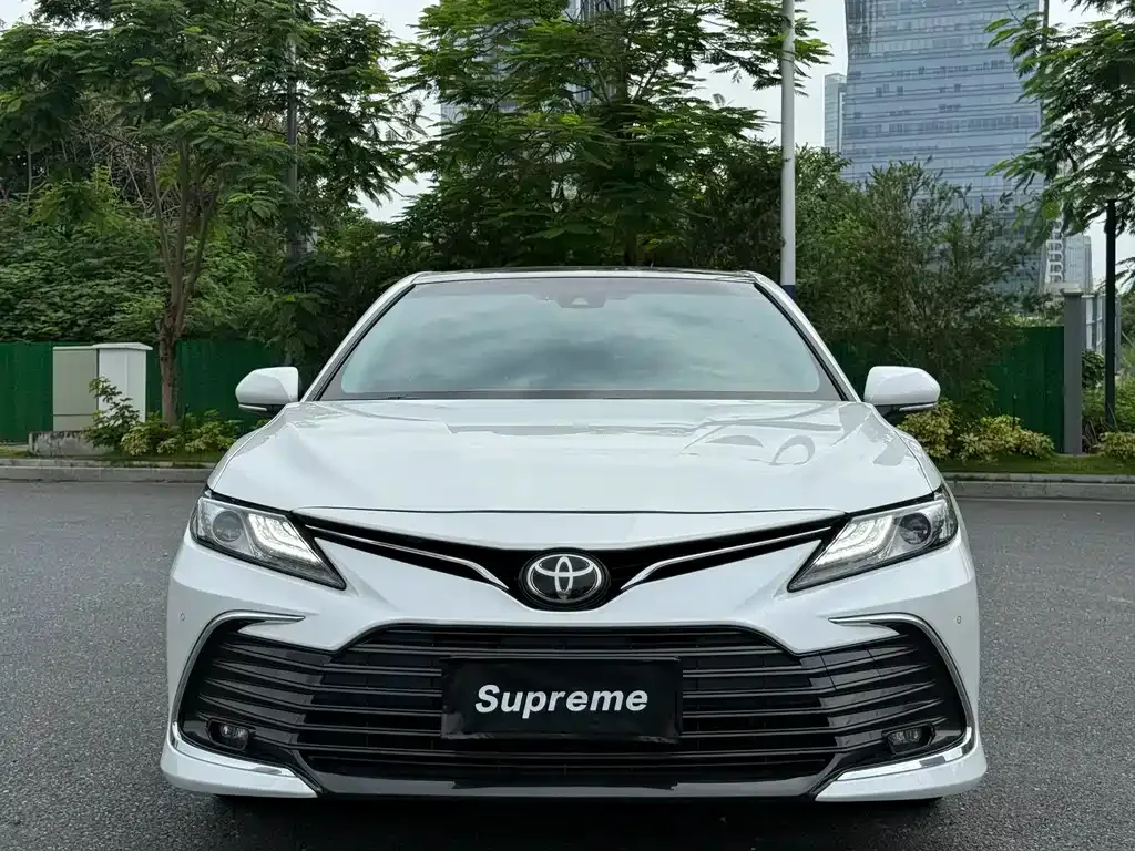 Toyota Camry — фото 3