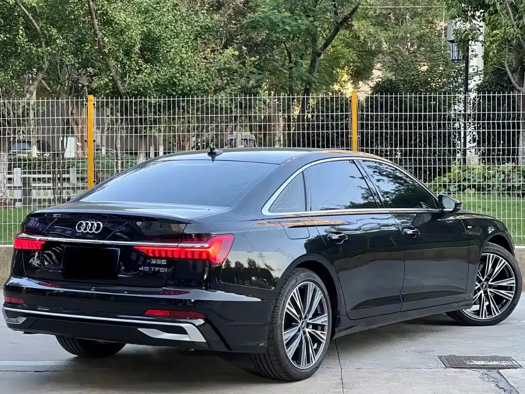 Audi A6L — фото 9