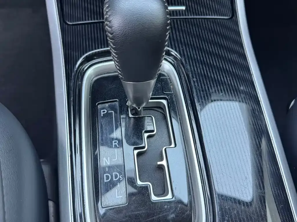 Mitsubishi Outlander — фото 7