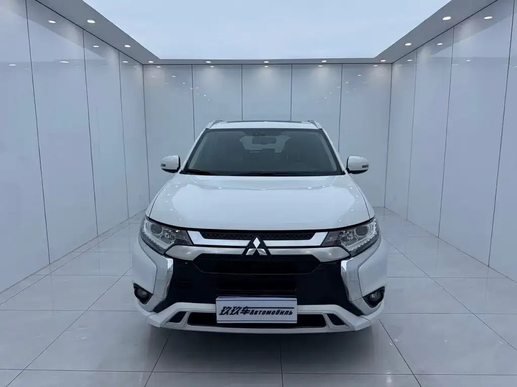 Mitsubishi Outlander — фото 8
