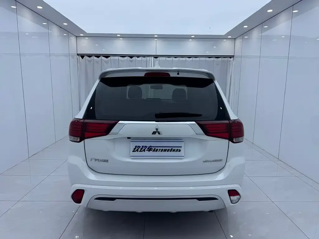 Mitsubishi Outlander — фото 2