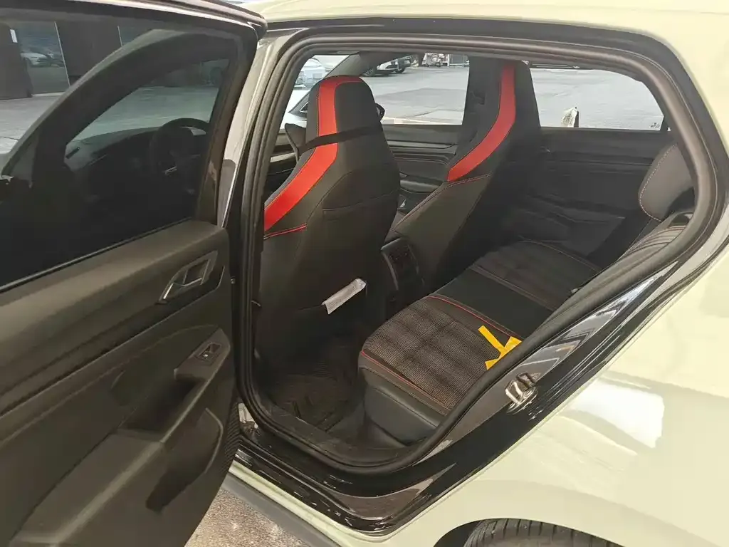 Volkswagen Golf GTI — фото 3