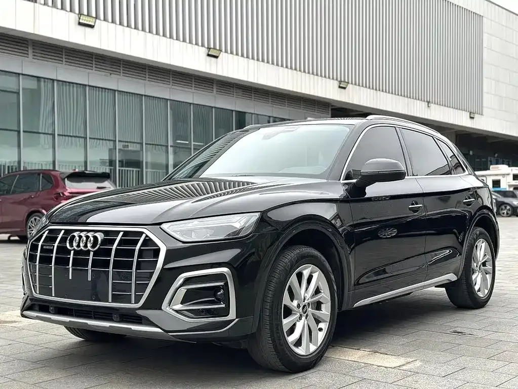 Audi Q5L — фото 1