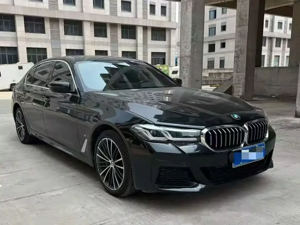 BMW 5 Series — фото 1