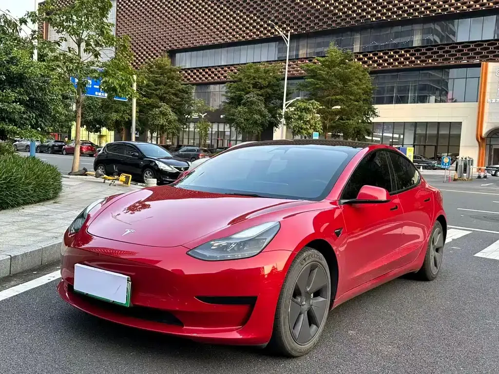 Tesla Model 3 — фото 1