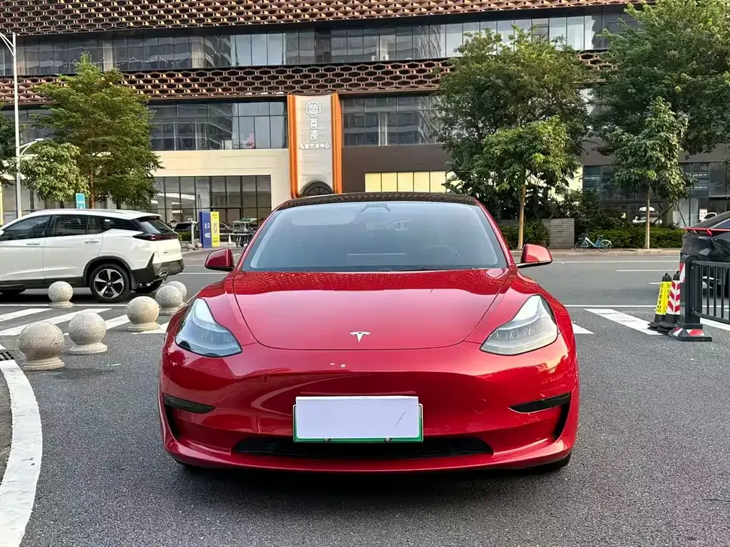 Tesla Model 3 — фото 10