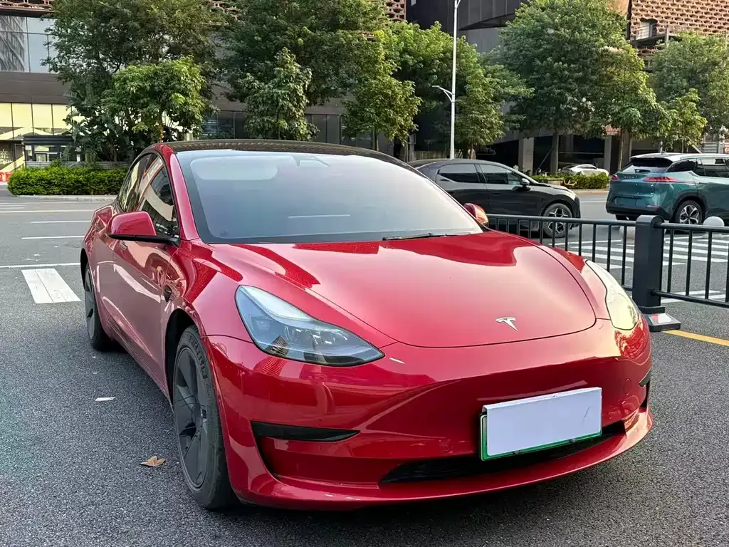 Tesla Model 3 — фото 9