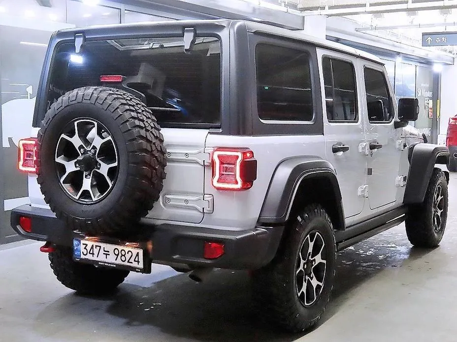 Jeep Wrangler — фото 10