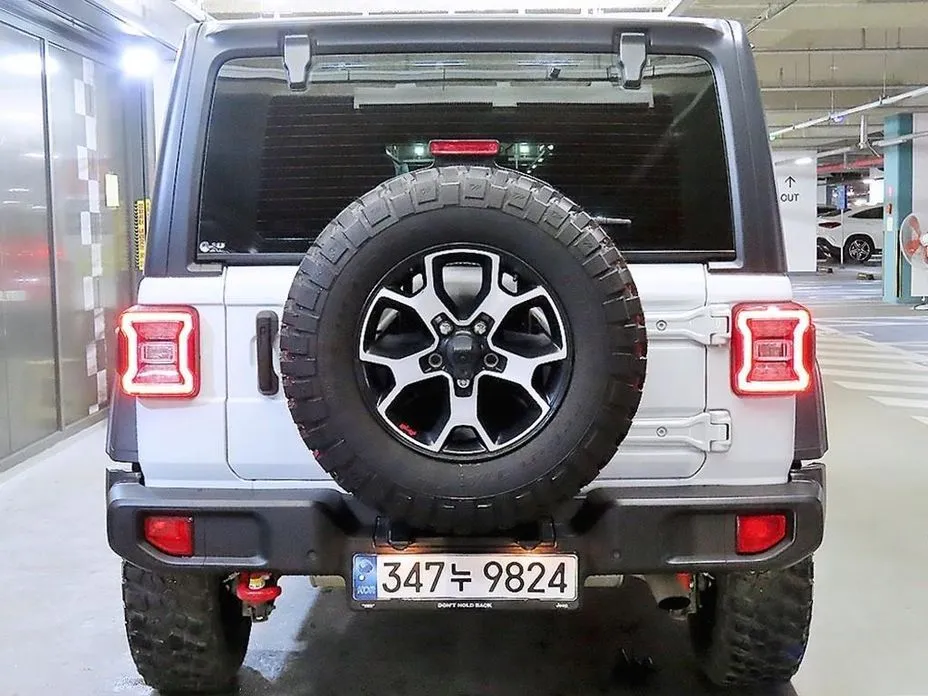 Jeep Wrangler — фото 9