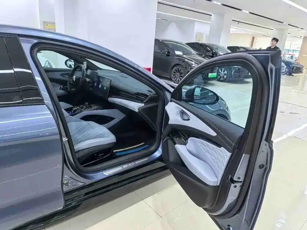 BYD Seal — фото 3