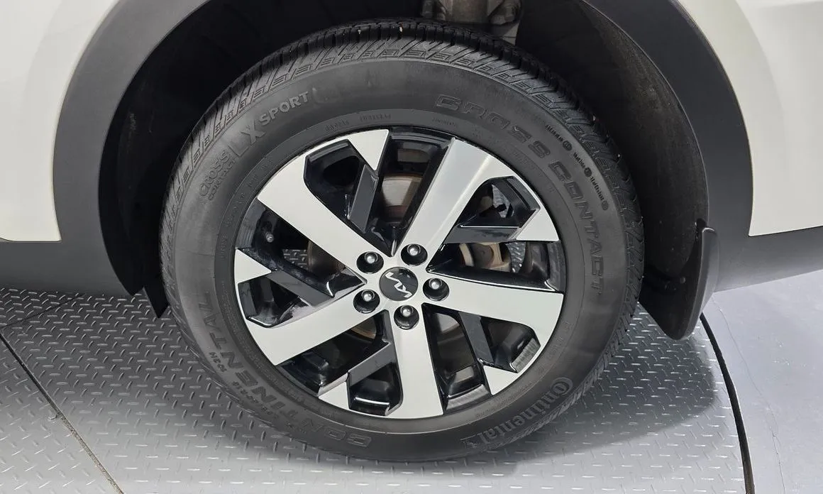 Kia Sorento — фото 9