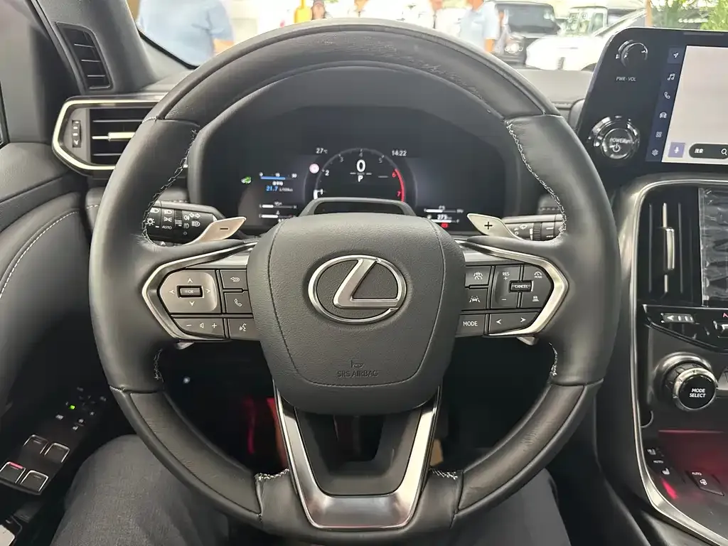 Lexus LX — фото 5