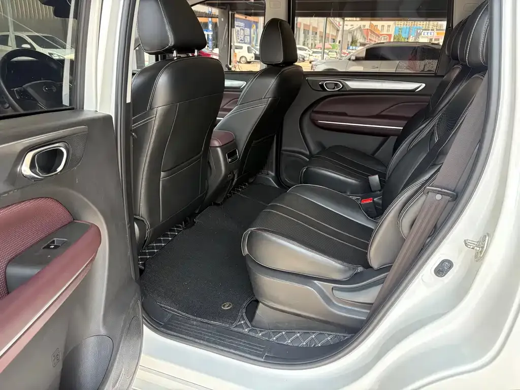 GAC Motor Trumpchi M6 — фото 10