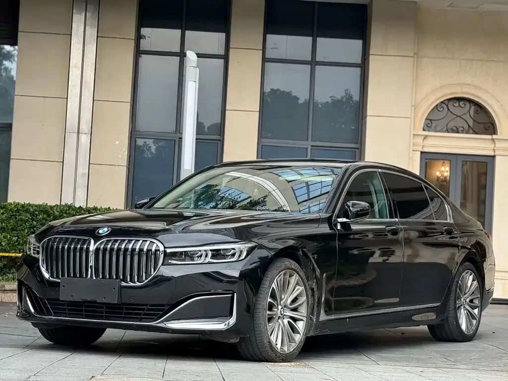 BMW 7 Series — фото 1