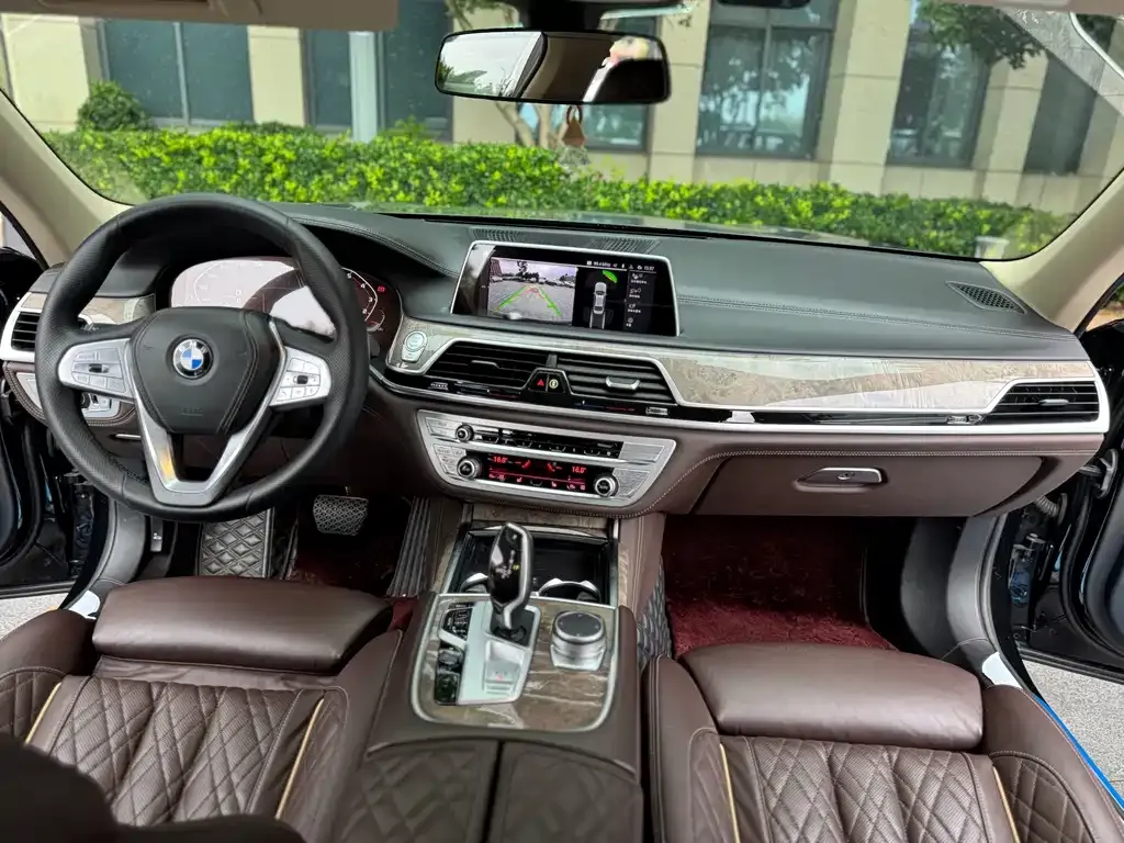 BMW 7 Series — фото 4