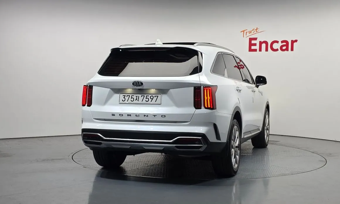 Kia Sorento — фото 10
