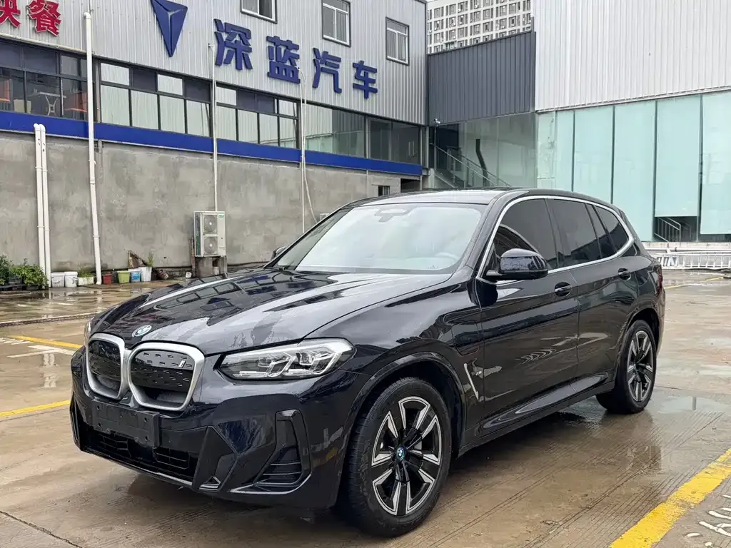 BMW iX3 — фото 1