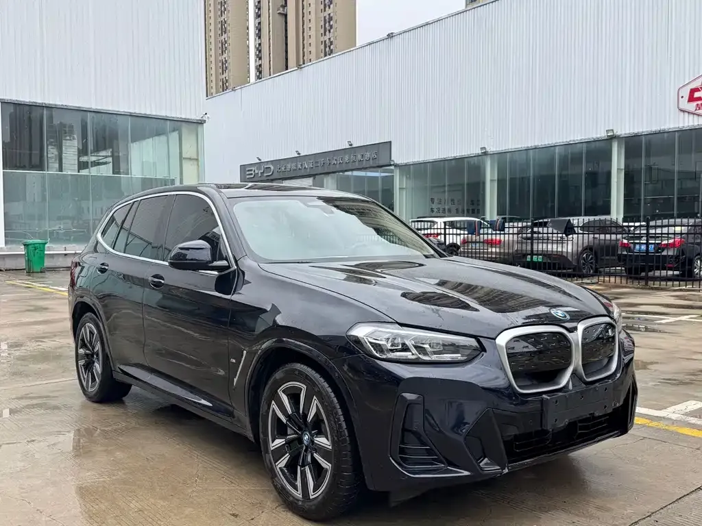 BMW iX3 — фото 2