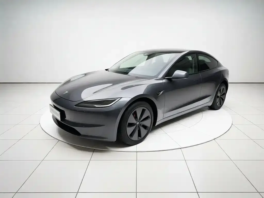Tesla Model 3 — фото 1