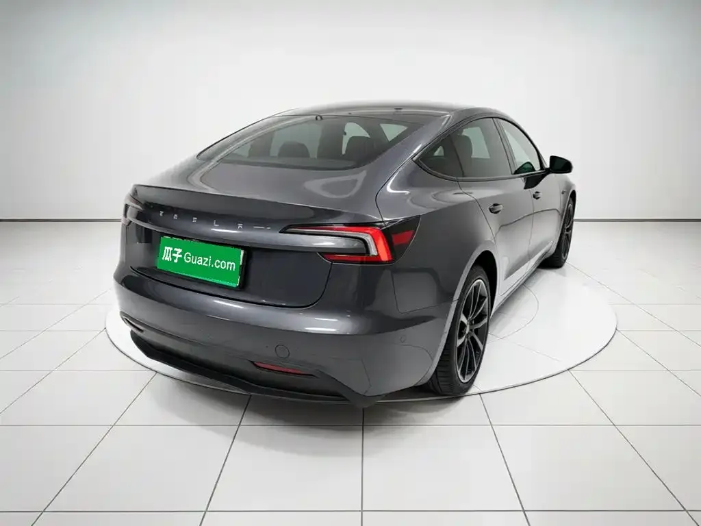 Tesla Model 3 — фото 4
