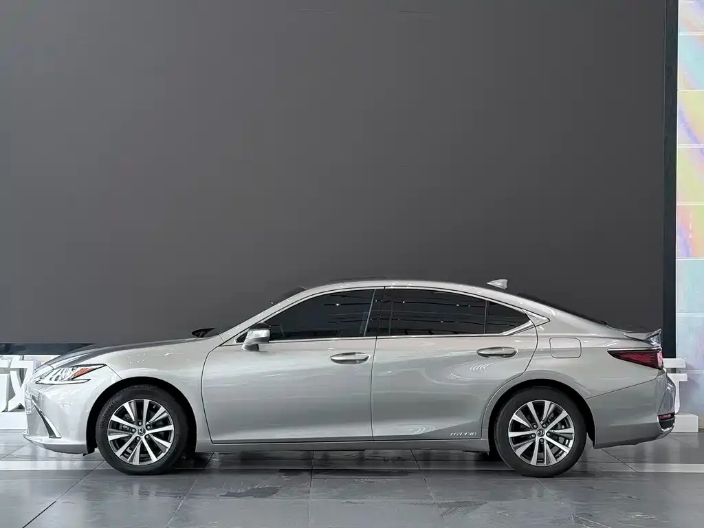 Lexus ES — фото 7