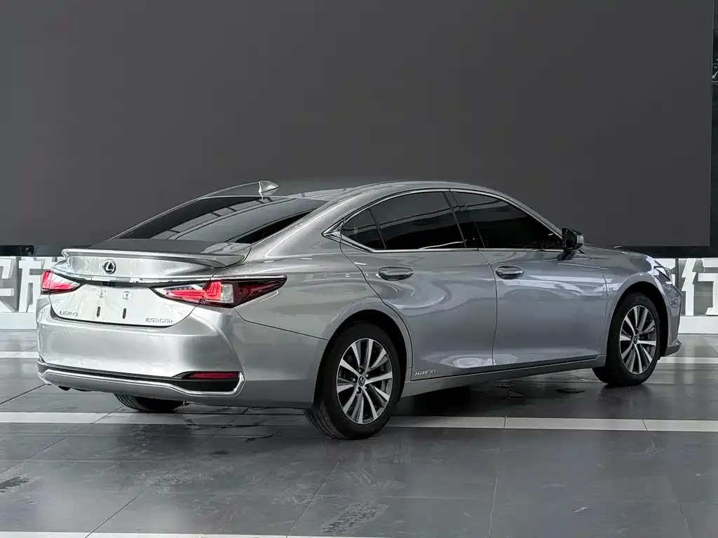Lexus ES — фото 4