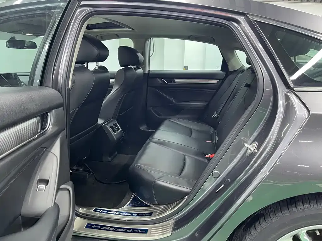 Honda Accord — фото 9