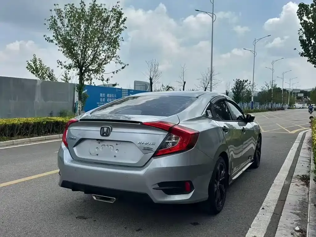 Honda Civic — фото 7