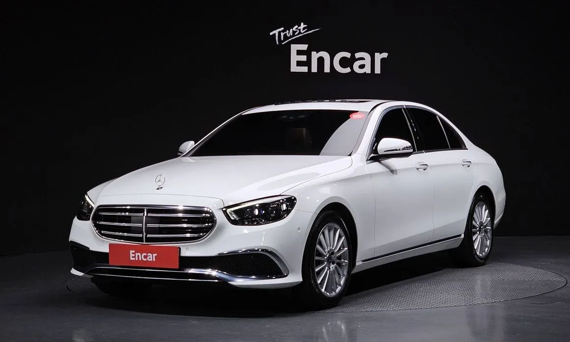 Mercedes-Benz E-Class — фото 1
