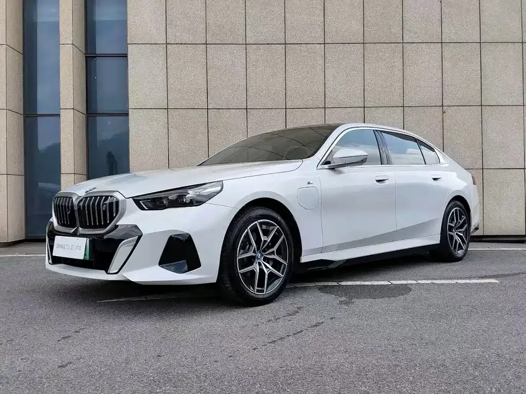 BMW i5 — фото 1